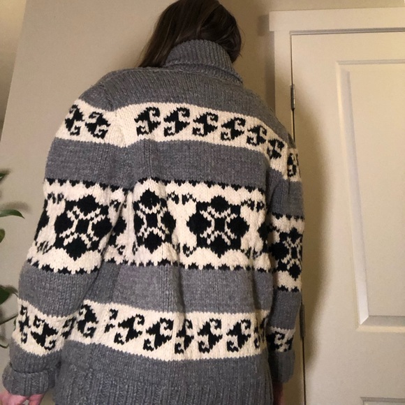 Vintage Cowichan Sweater - Picture 2 of 11